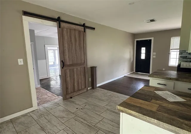 Photo 5 of Single Family Residence at 1101 NW 7th Street, Lindsay, OK 73052 | MLS# 1239163 | | Sold on 2026-08-24