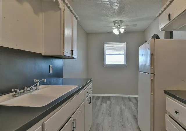 Listing Photo 2 - Condo for sale in building located at 505 SW 30th St, Oklahoma City, OK 73109 - Unit #