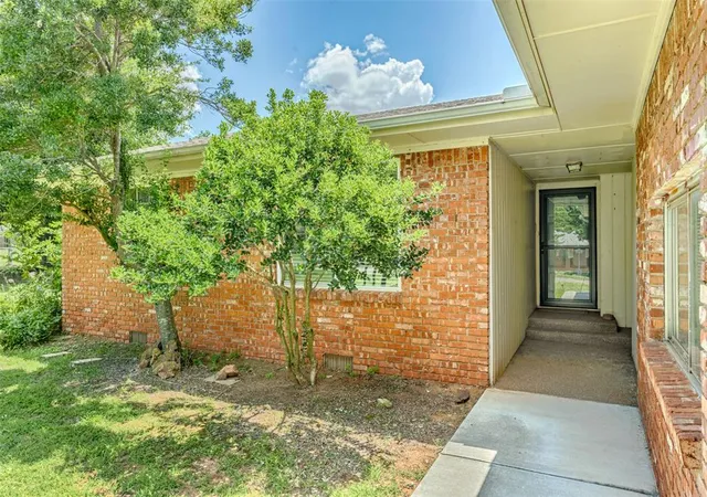 3rd image of 708 E Lea Ter, Mustang, OK 73064 | MLS# 1239191
