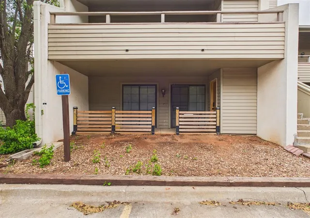 2nd image of 11130 Stratford Dr #325, Oklahoma City, OK 73120 | MLS# 1239210