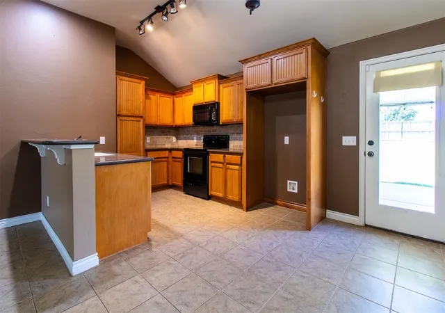 Photo 3 of Single family home for sale at 1009 Bear Mountain Dr, Norman, OK 73069 | MLS# 1239224 | Listing updated on 2026-09-02