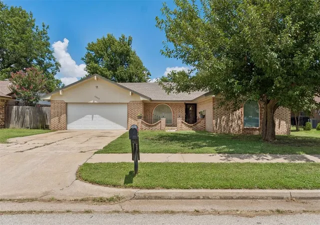 Homes for sale in Oklahoma City, OK | 2609 Sw 92nd St, Oklahoma City, OK 73159 | MLS# 1239227
