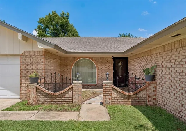 Homes for sale in Oklahoma City, OK | 2609 Sw 92nd St, Oklahoma City, OK 73159 | MLS# 1239227