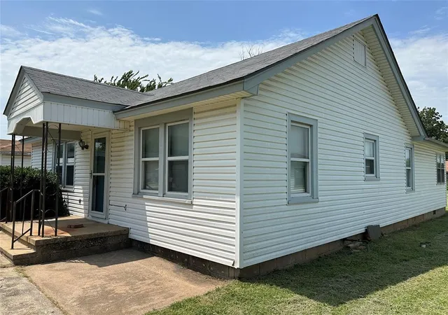 Photo 4 of Sale Pending at 509 Delaware St, Jones, OK 73049 | MLS# 1239229 | Listing updated on 2026-08-25
