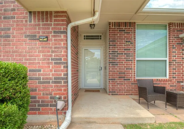 Homes for sale in Piedmont, OK | 823 Olde Town Dr, Piedmont, OK 73078 | MLS# 1239231