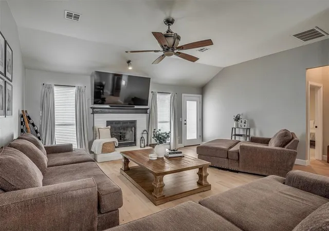 Homes for sale in Piedmont, OK | 823 Olde Town Dr, Piedmont, OK 73078 | MLS# 1239231