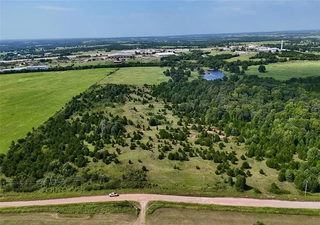 2nd image of 3 E 880 Rd, Stroud, OK 74079 | MLS# 1239249