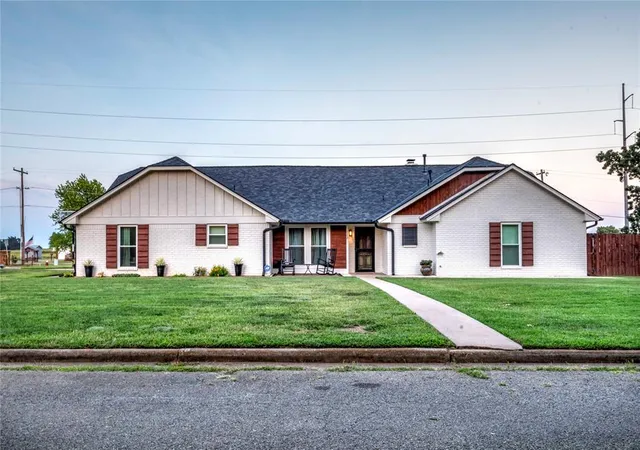 2nd image of 112 Clador Dr, Chandler, OK 74834 | MLS# 1239254