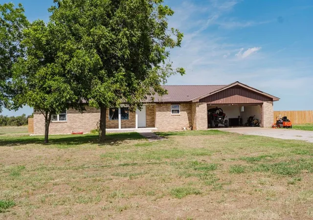 Homes for sale in Erick, OK | 12497 N 1780 Rd, Erick, OK 73645 | MLS# 1239257