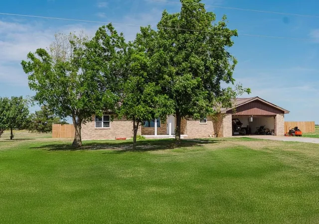 Homes for sale in Erick, OK | 12497 N 1780 Rd, Erick, OK 73645 | MLS# 1239257