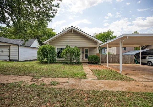 Homes for sale in Kingfisher, OK | 212 S 9th St, Kingfisher, OK 73750 | MLS# 1239268