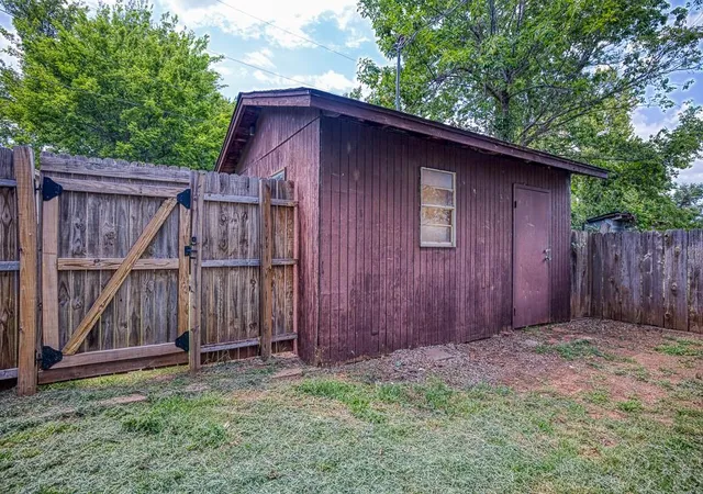 Homes for sale in Kingfisher, OK | 212 S 9th St, Kingfisher, OK 73750 | MLS# 1239268