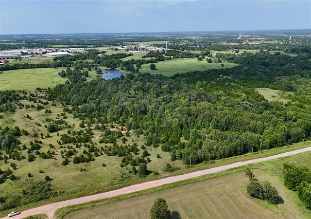 5th image of 11 E 880 Rd, Stroud, OK 74079 | MLS# 1239284