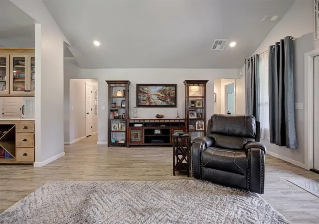 5th image of 8430 Hidden Creek Dr, Noble, OK 73068 | MLS# 1239295