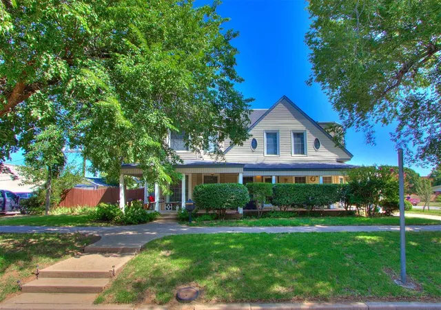2nd image of 301 N Rock Island Ave, El Reno, OK 73036 | MLS# 1239296