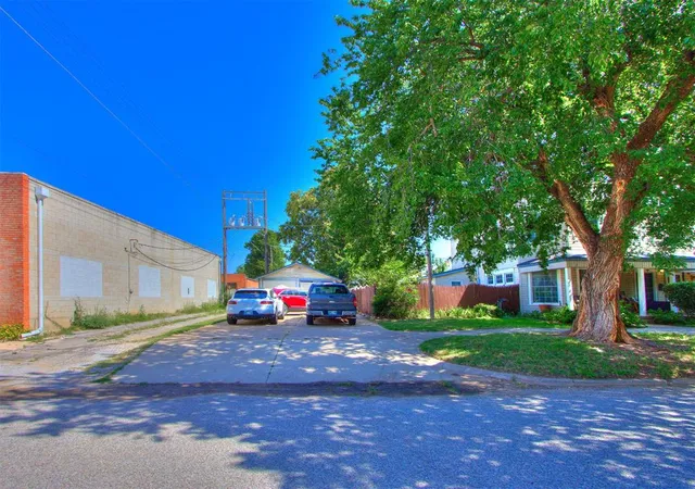 3rd image of 301 N Rock Island Ave, El Reno, OK 73036 | MLS# 1239296