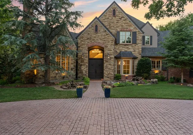 2nd image of 1807 Summerhaven Wy, Edmond, OK 73013 | MLS# 1239297