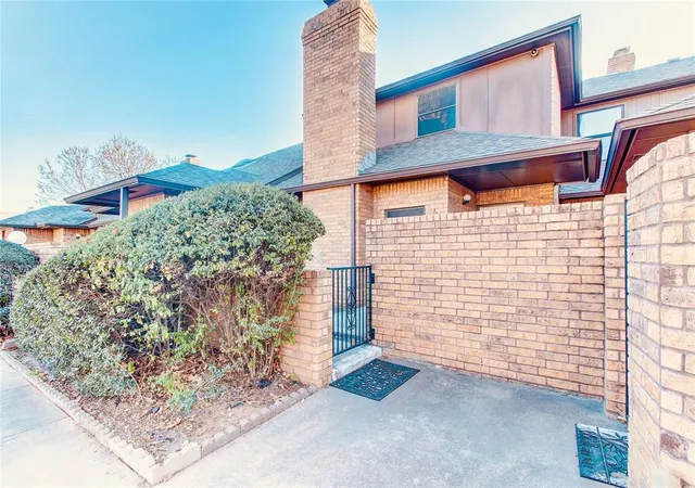 Homes for sale in Norman, OK | 1899 Saddleback Blvd #16, Norman, OK 73072 | MLS# 1239302
