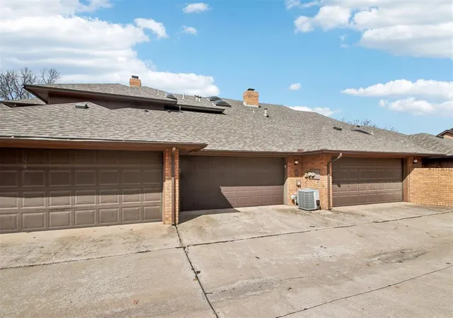 Homes for sale in Norman, OK | 1899 Saddleback Blvd #16, Norman, OK 73072 | MLS# 1239302