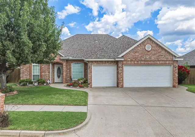 1st image of 728 Ellsworth Ave, Yukon, OK 73099 | MLS# 1239307