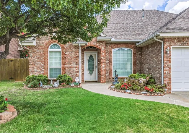 2nd image of 728 Ellsworth Ave, Yukon, OK 73099 | MLS# 1239307
