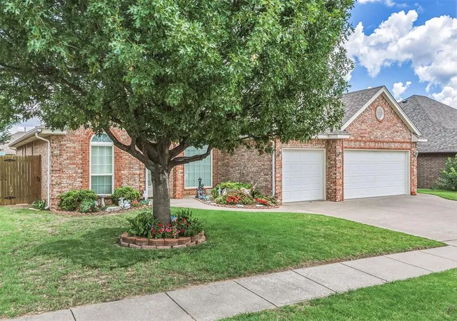 3rd image of 728 Ellsworth Ave, Yukon, OK 73099 | MLS# 1239307