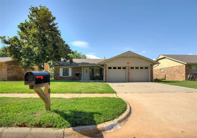Homes for sale in Mustang, OK | 640 W Perry Dr, Mustang, OK 73064 | MLS# 1239311