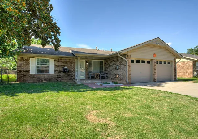 Homes for sale in Mustang, OK | 640 W Perry Dr, Mustang, OK 73064 | MLS# 1239311