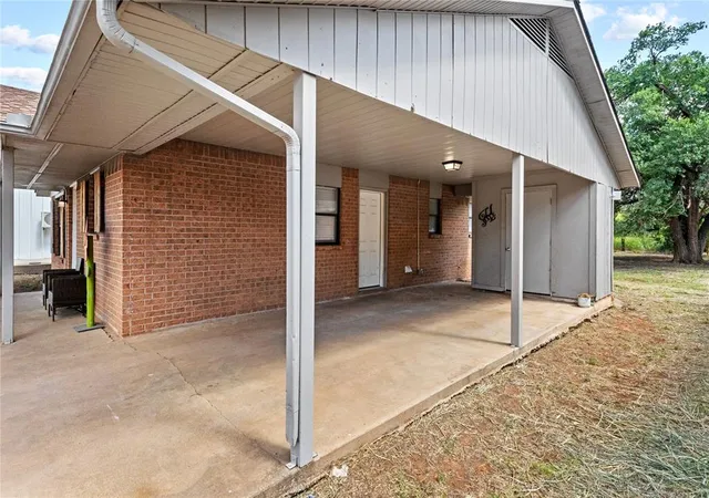 3rd image of 522 E Clark Ave, Weatherford, OK 73096 | MLS# 1239315