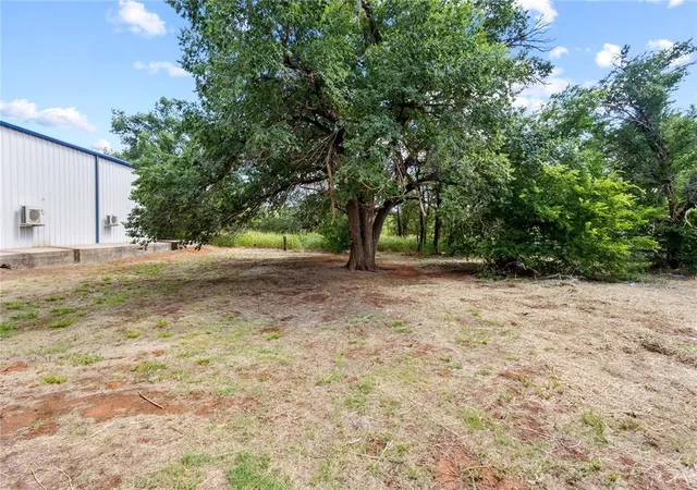 4th image of 522 E Clark Ave, Weatherford, OK 73096 | MLS# 1239315