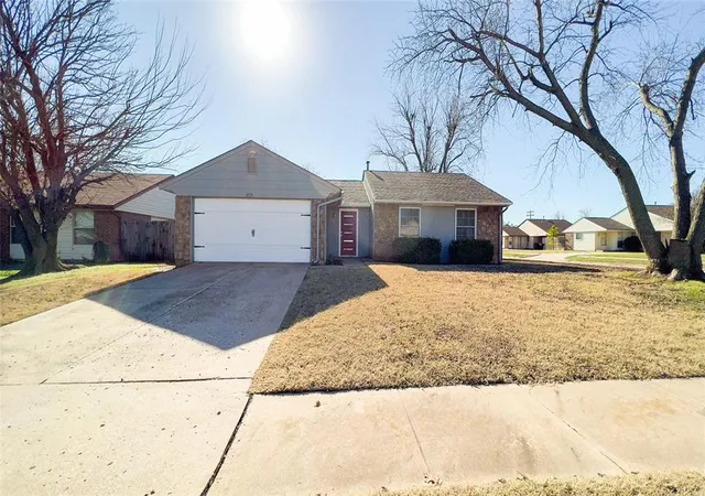 Homes for sale in Moore, OK | 808 Se 13th St, Moore, OK 73160 | MLS# 1239320