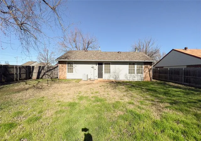 Homes for sale in Moore, OK | 808 Se 13th St, Moore, OK 73160 | MLS# 1239320
