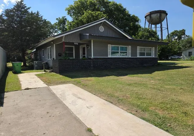 Homes for sale in Okemah, OK | 207 S 8th St, Okemah, OK 74859 | MLS# 1239325