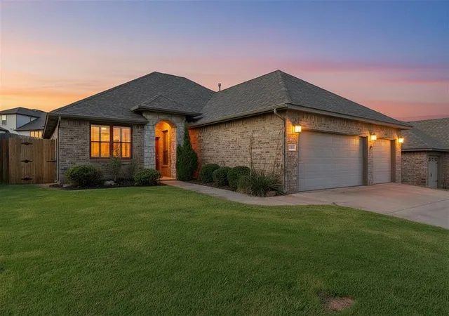 Photo 1 of Single family home for sale at 6116 Beverly Hills Dr, Edmond, OK 73034 | MLS# 1239338 | Listing updated on 2026-10-07
