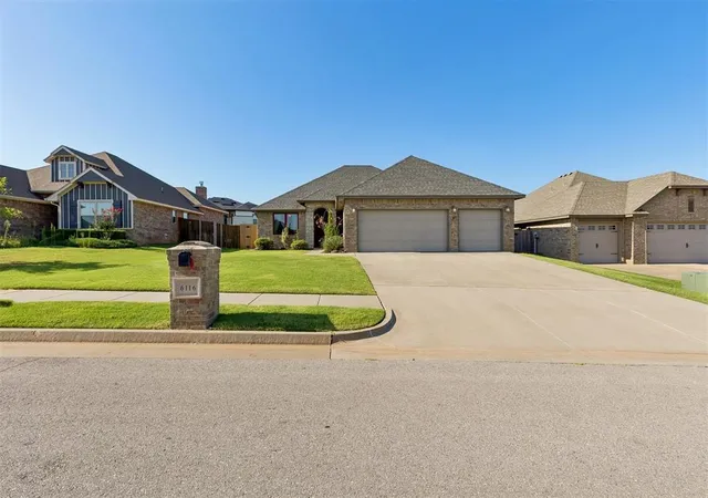 Photo 3 of Single family home for sale at 6116 Beverly Hills Dr, Edmond, OK 73034 | MLS# 1239338 | Listing updated on 2026-10-07