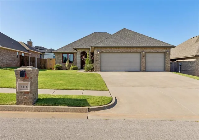 Photo 4 of Single family home for sale at 6116 Beverly Hills Dr, Edmond, OK 73034 | MLS# 1239338 | Listing updated on 2026-10-07