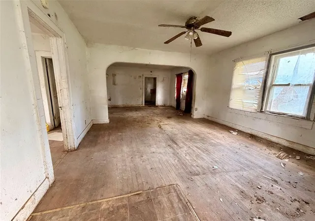 2nd image of 533 W Wood St, Shawnee, OK 74801 | MLS# 1239341