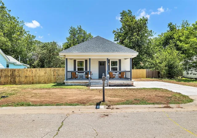 2nd image of 224 N L Ave, El Reno, OK 73036 | MLS# 1239353