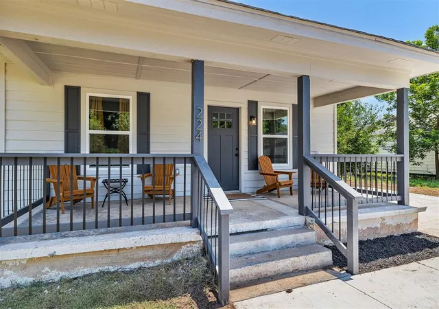 Single family home for sale at 224 N L Ave, El Reno, OK 73036 | MLS# 1239353