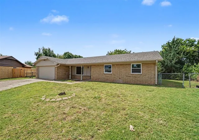 2nd image of 1722 Nw Crosby Park Blvd, Lawton, OK 73505 | MLS# 1239358