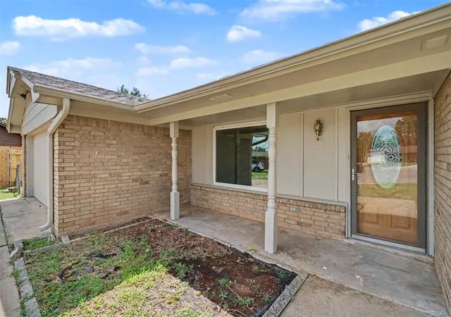 3rd image of 1722 Nw Crosby Park Blvd, Lawton, OK 73505 | MLS# 1239358