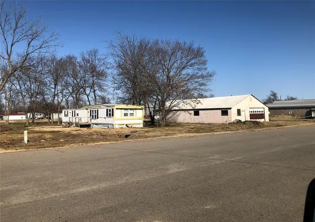 Homes for sale in Porum, OK | 105 E Muskogee Ave, Porum, OK 74455 | MLS# 1239364