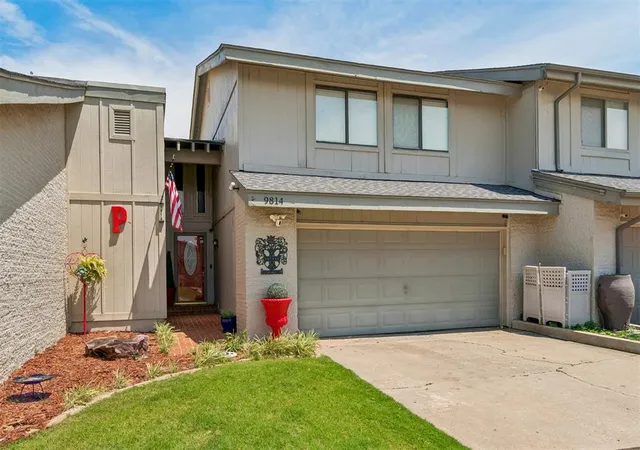 3rd image of 9814 Hefner Village Dr, Oklahoma City, OK 73162 | MLS# 1239391