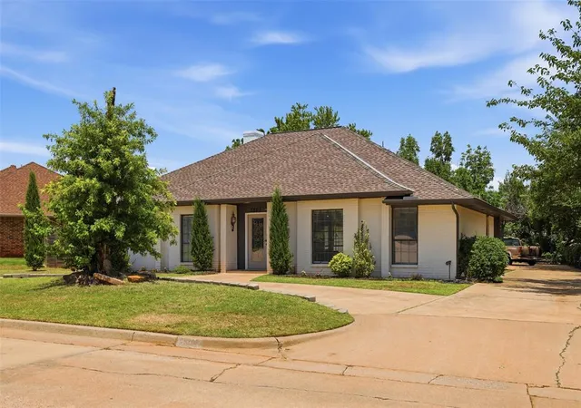 image of 3805 Spyglass Rd, Oklahoma City, OK 73120 | MLS# 1239399