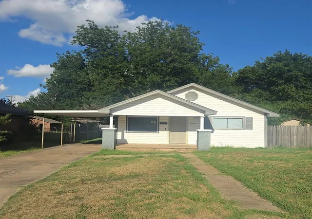 Homes for sale in Chickasha, OK | 2011 S 14th St, Chickasha, OK 73018 | MLS# 1239400