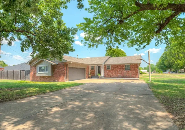 2nd image of 524 S Lewis Ln, Mustang, OK 73064 | MLS# 1239401