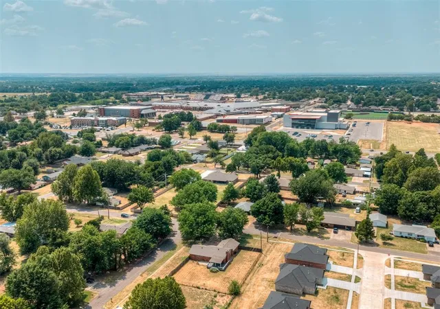 41st image of 524 S Lewis Ln, Mustang, OK 73064 | MLS# 1239401