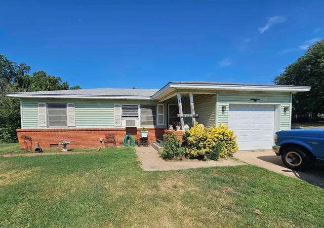 Homes for sale in Chickasha, OK | 2202 S 13th St, Chickasha, OK 73018 | MLS# 1239408