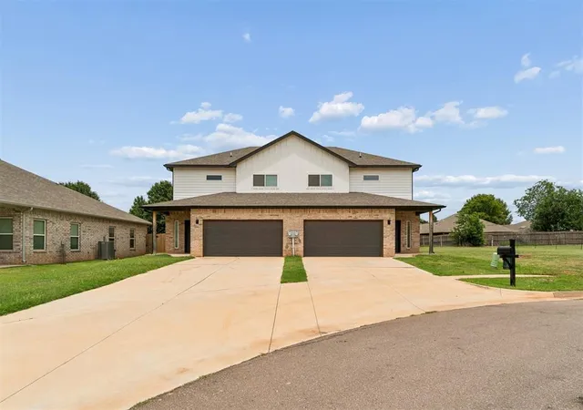 2nd image of 1033 Carpe Diem Ct, Edmond, OK 73003 | MLS# 1239435