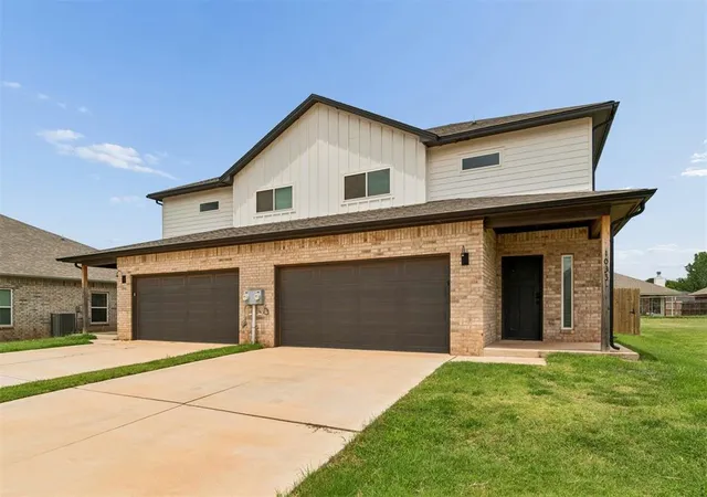 3rd image of 1033 Carpe Diem Ct, Edmond, OK 73003 | MLS# 1239435